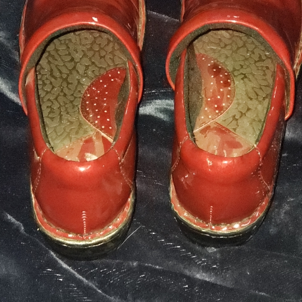 Clogs - Picture 2 of 4